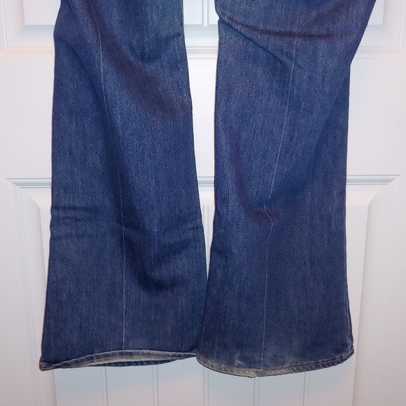 Flare jeans with partial sewn seam design on pant legs - Picture 5 of 7